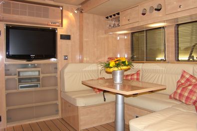 22_Gimmel_Scania_P_380_26_t_Wohnabteil.JPG