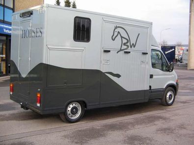 61_Wacht_Renault_Master_3_5_t_hinten_rechts_374.jpg