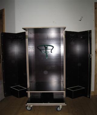 Holzsattelschrank_Sattelschrank.jpg