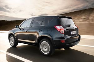 Toyota_RAV4_Herstellerb.JPG