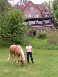 Marlie_Entspannung_im_Garten