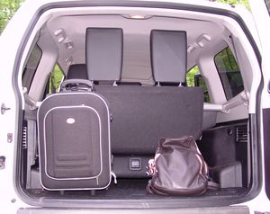 Mitsubishi_Pajero_Gep__ckraum_mit_3_Sitzreihe