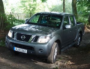 NissanNavara_WEB-2_Waldweg_1