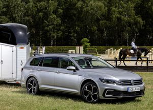 Passat_GTE_Pferdeanhaenger_