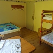 3-Bett-Zimmer-auf-der-JaWiMa-Ranch_2-180x180