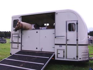 16_Equitrek_Showtreka_Pferd-in-Box1