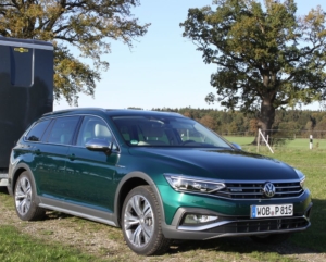 Pferdeanhaenger-Zugfashrzeug-Passat-Alltrack-p-8-von-66-300x241