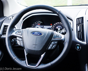 Pferdeanhaenger-Zugfashrzeug-Ford-Edge-w-18-von-55