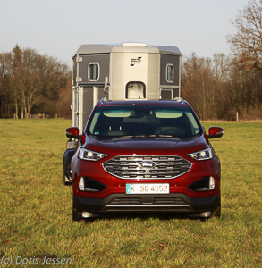 Pferdeanhaenger-Zugfashrzeug-Ford-Edge-w-49-von-55