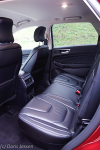 Pferdeanhaenger-Zugfashrzeug-Ford-Edge-w-9-von-55-1