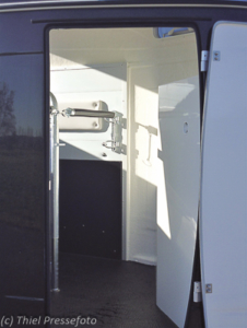Pferdeanhaenger-Thiel-Compact-Alu-WP-2-von-5-226x300