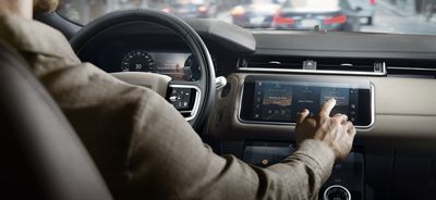RangeRover-Velar-Infotainment