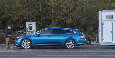 Pferdeanhaenger-Zugfahrzeug-VW-Arteon-Shooting-Brake-eHybrid