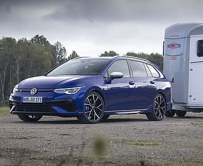 Golf-R-Variant-mit-Boeckmann-Pferdeanhaenger_kl