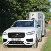 Pferdeanhaenger-Zugfahrzeug-Volvo-XC90_Front-180x180