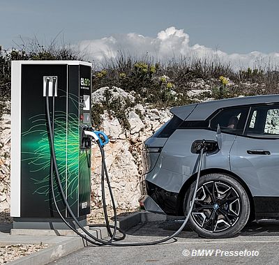 BMW-IX-Stromtanken-2