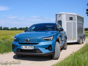 Pferdeanhaenger-Zugfahrzeugtest-Volvo-C40-Recharge-Pure-Electric-W-10-300x224