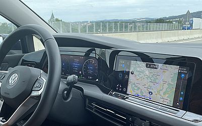 Pferdeanhaenger-Zugfahrzeugtest-VW-Golf-Variant_Display