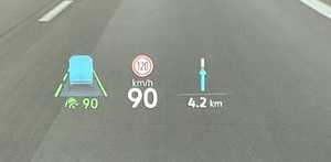 Pferdeanhaenger-Zugfahrzeug-VW-Tayron-HUD-e1753795341715