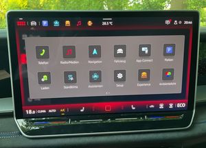 Pferdeanhaenger-Zugfahrzeug-VW-Tayron-Infotainment