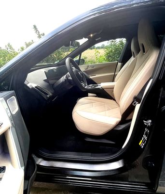 BMW-iX-xDrive60-Fahrersitz