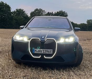 BMW-iX-xDrive60-Front2