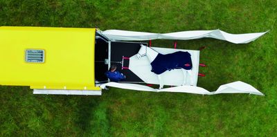 Boeckmann_Ambulanz_liegendesPferd