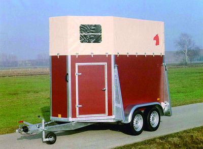 Humbaur-Pferdeanhaenger_1998_historisch