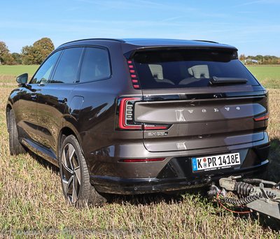 Pferdeanhaenger-Zugfahrzeug-Volvo-EX90-Heck