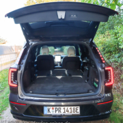 Pferdeanhaenger-Zugfahrzeug-Volvo-EX90-Laderaum-mit-umgelegten-Ruecksitzen-180x180