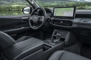 95248-2026hilux-hybrid-48vinvinciblesulphur-yellowdetail007-web-lr