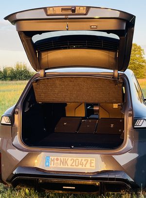 9b_BMW-Kofferraum-Sitze-umgelegt_