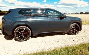 BMW-iX3-50-Seite-rechts_ BMW-iX3-50-Seite-rechts_