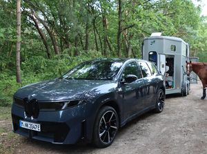BMW-iX3-50-im-Einsatz_ BMW-iX3-50-im-Einsatz_